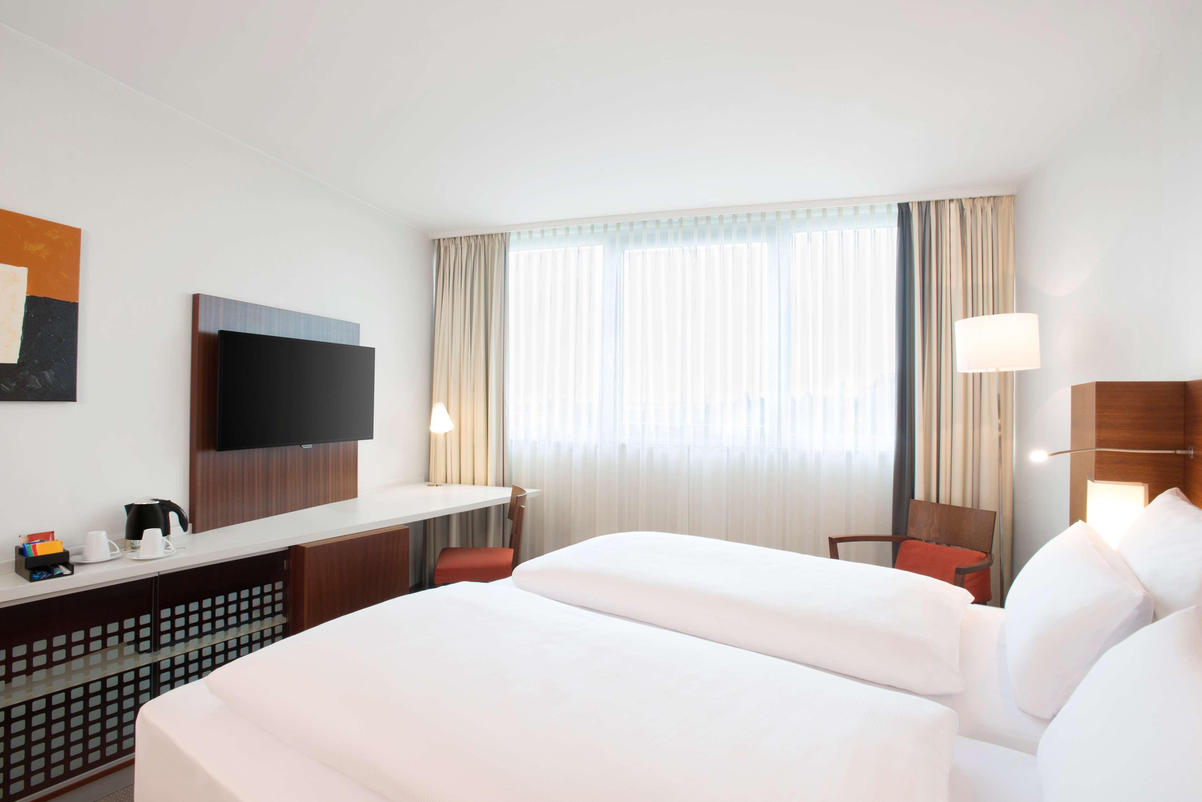 Nh Frankfurt Niederrad Hotell Frankfurt am Main Exteriör bild