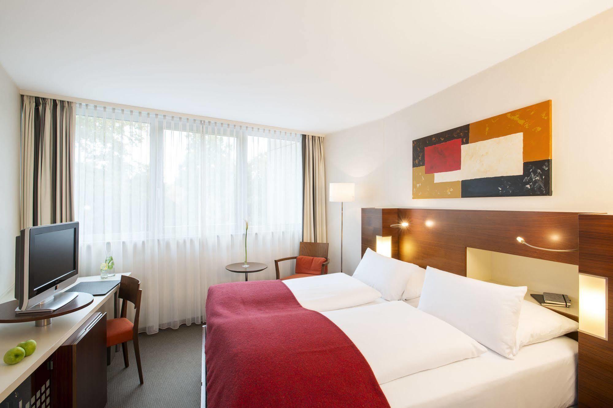 Nh Frankfurt Niederrad Hotell Frankfurt am Main Exteriör bild